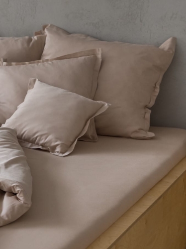 beżowe prześcieradło